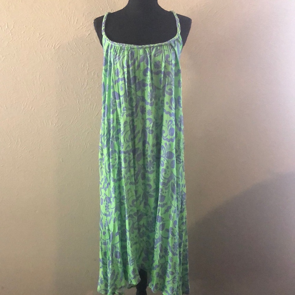 Green Maxi Sundress with Scoop Neck and Sleeveless Design